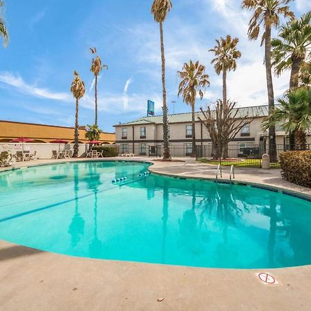 Motel 6-Laredo, Tx - North I-35 ภายนอก รูปภาพ