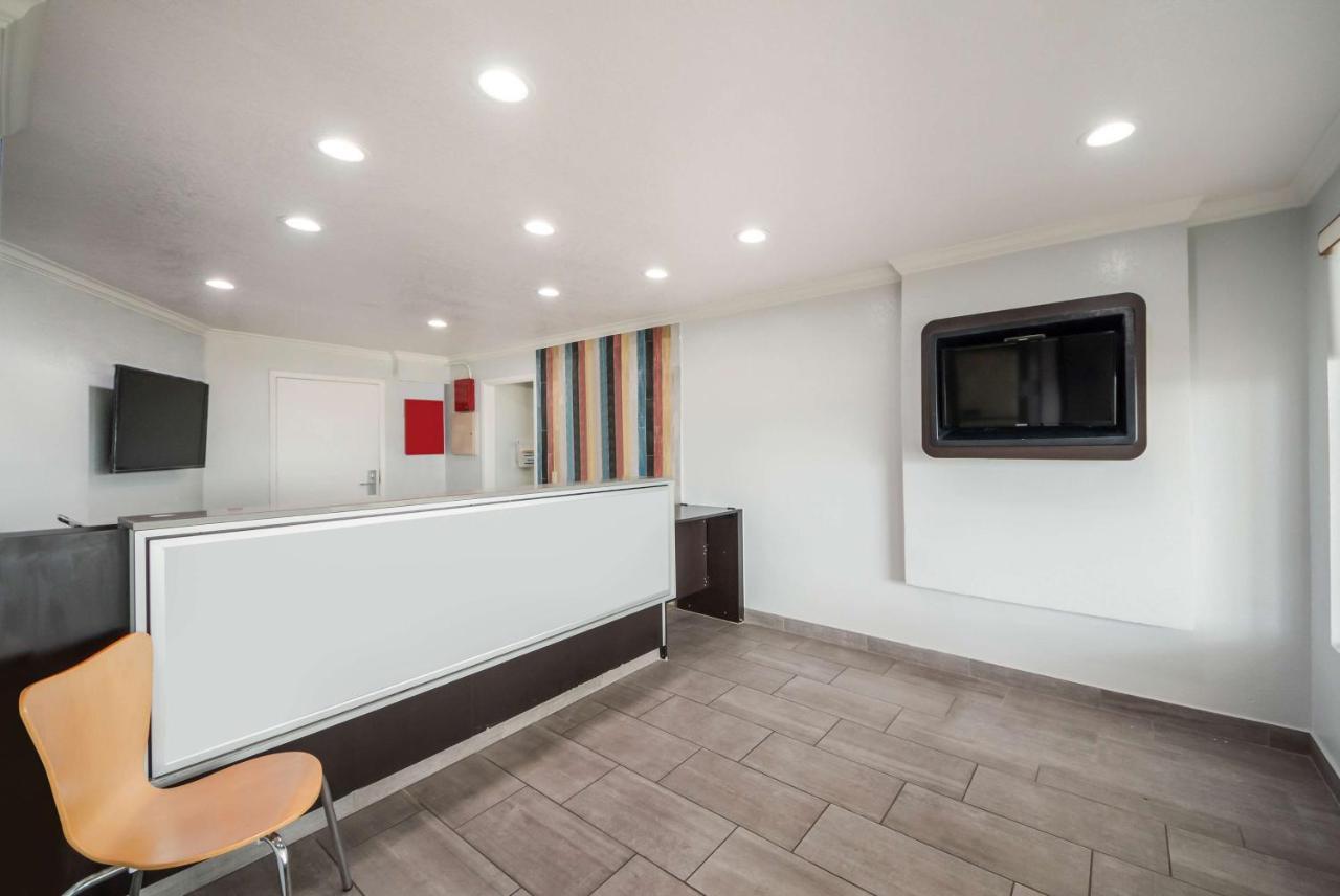 Motel 6-Laredo, Tx - North I-35 ภายนอก รูปภาพ