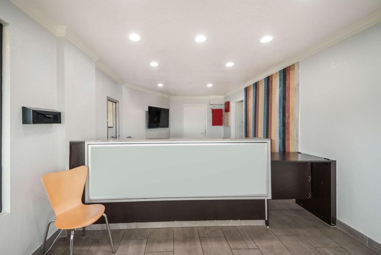 Motel 6-Laredo, Tx - North I-35 ภายนอก รูปภาพ