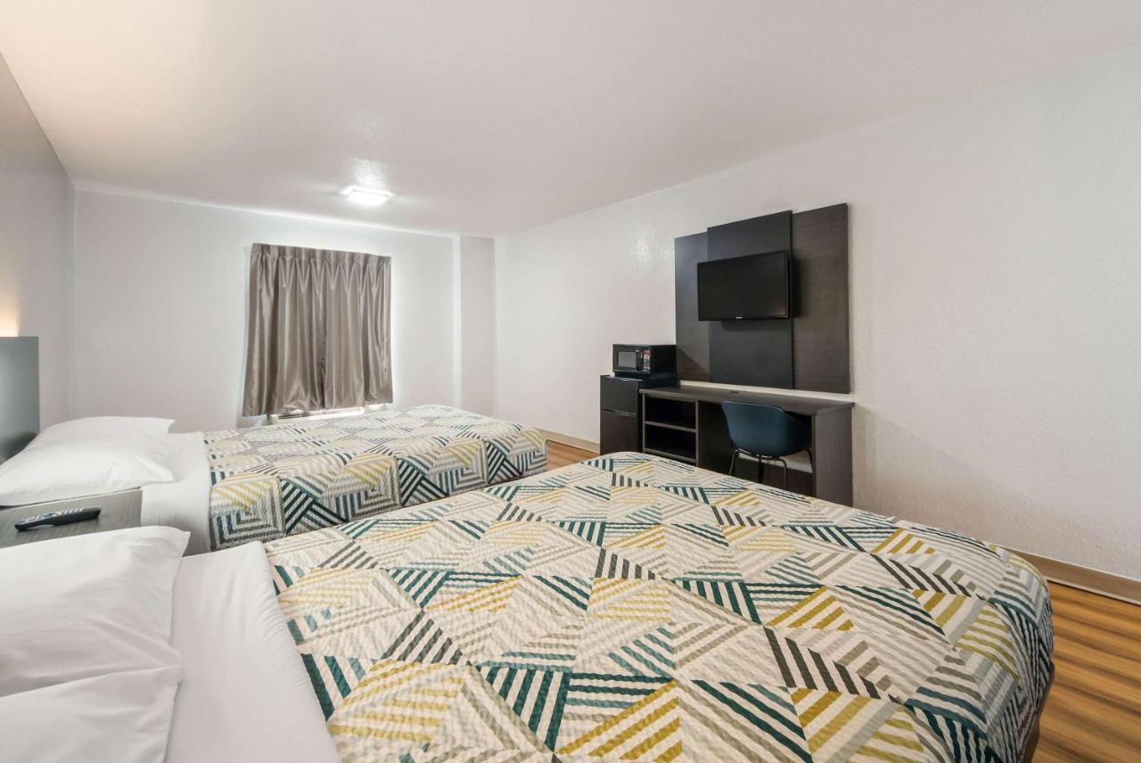 Motel 6-Laredo, Tx - North I-35 ภายนอก รูปภาพ