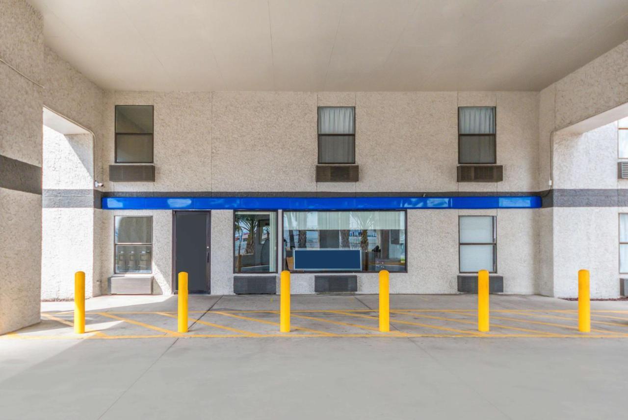Motel 6-Laredo, Tx - North I-35 ภายนอก รูปภาพ