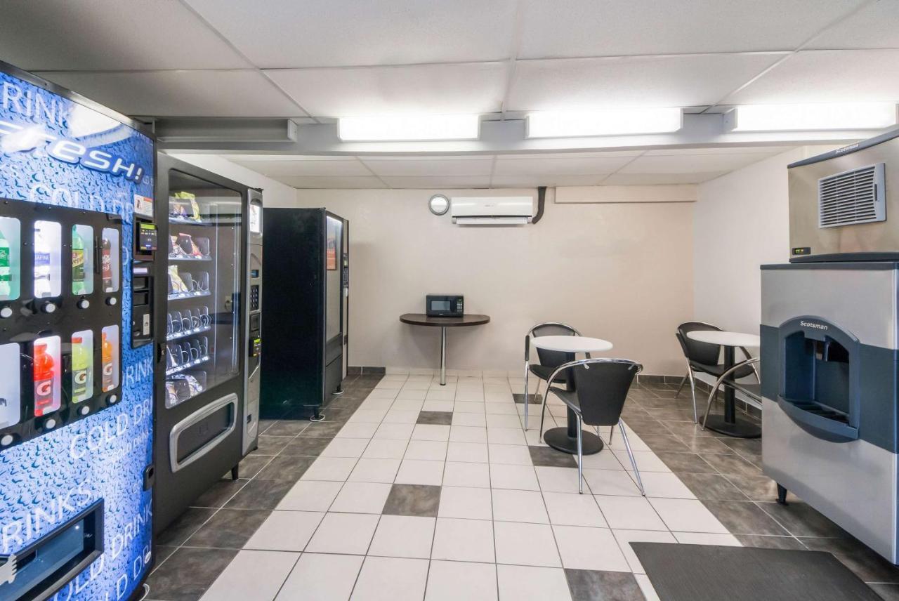 Motel 6-Laredo, Tx - North I-35 ภายนอก รูปภาพ