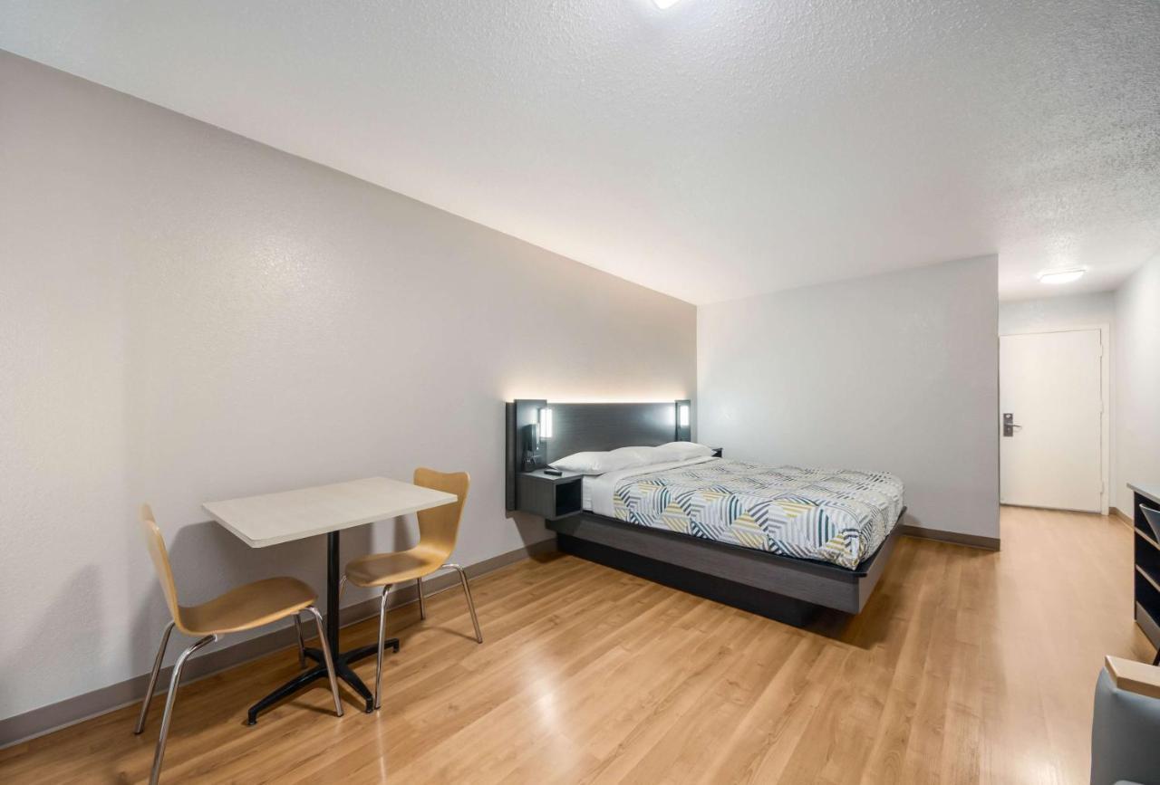 Motel 6-Laredo, Tx - North I-35 ภายนอก รูปภาพ