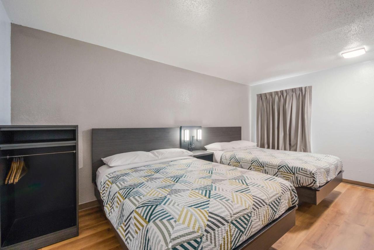 Motel 6-Laredo, Tx - North I-35 ภายนอก รูปภาพ