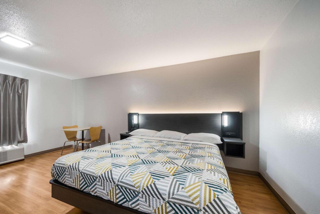 Motel 6-Laredo, Tx - North I-35 ภายนอก รูปภาพ