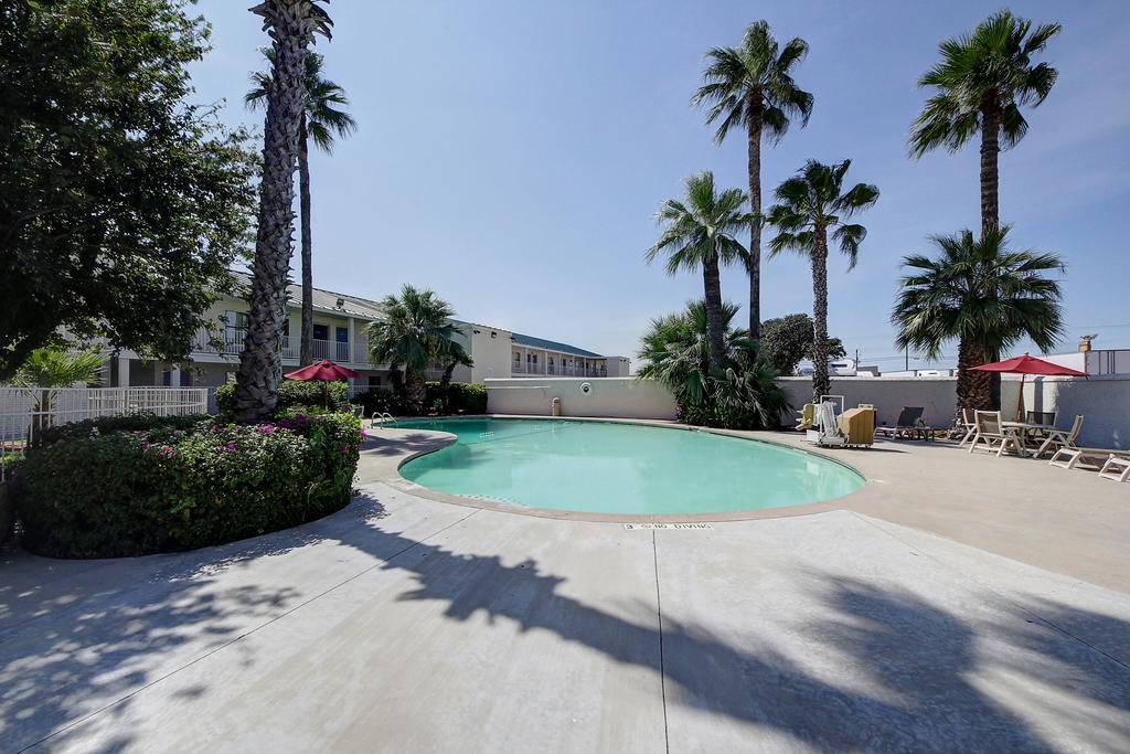 Motel 6-Laredo, Tx - North I-35 ภายนอก รูปภาพ