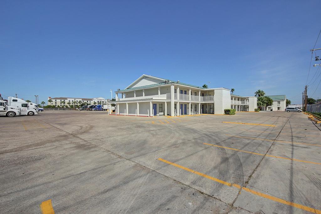 Motel 6-Laredo, Tx - North I-35 ภายนอก รูปภาพ