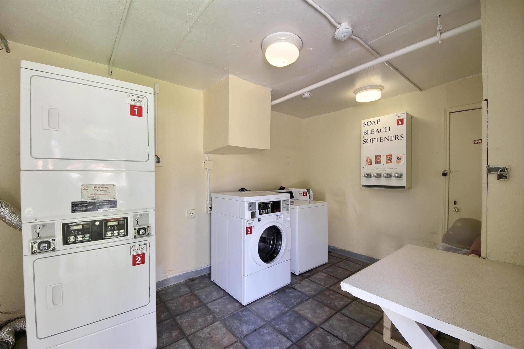 Motel 6-Laredo, Tx - North I-35 ภายนอก รูปภาพ