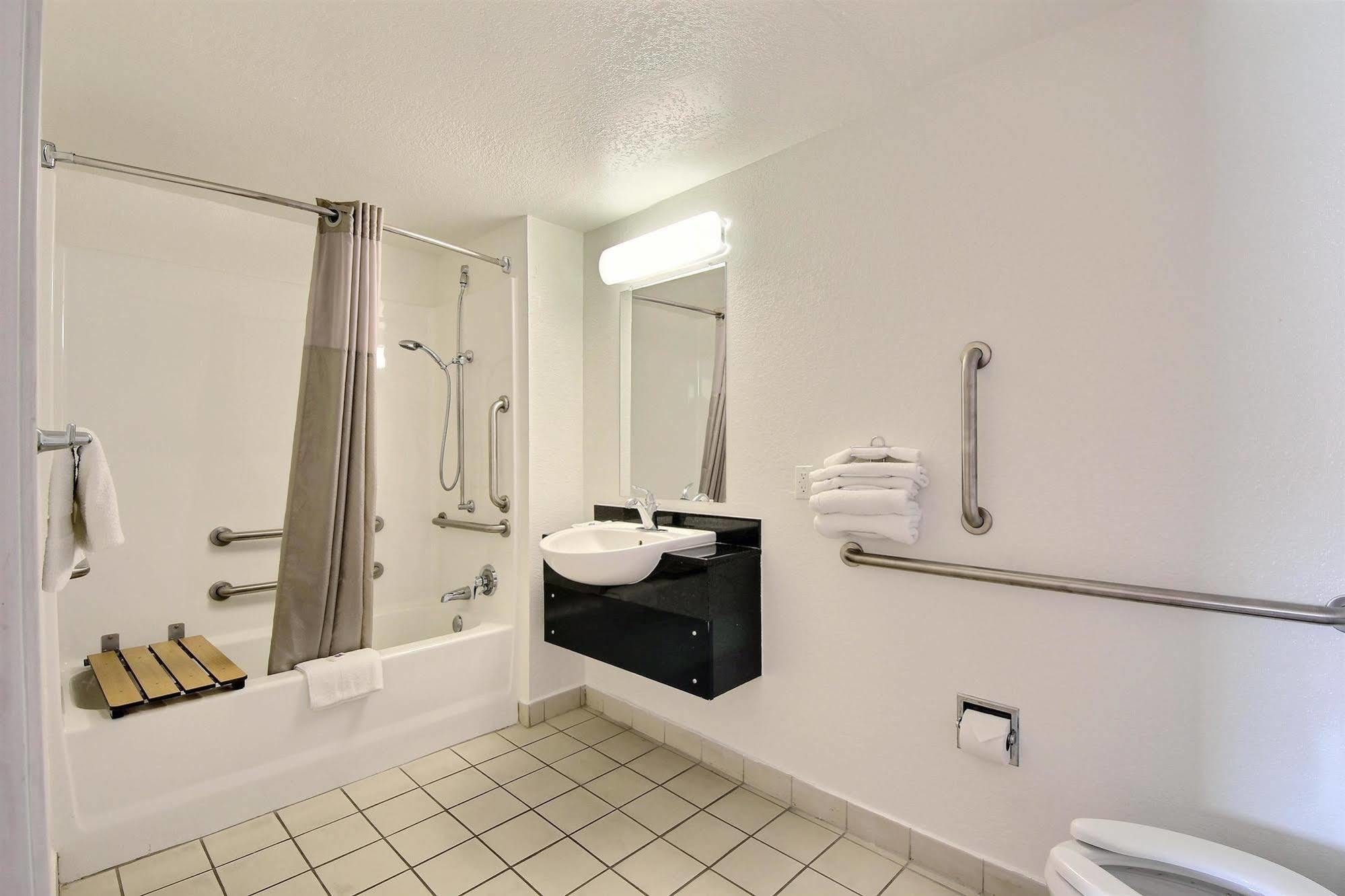 Motel 6-Laredo, Tx - North I-35 ภายนอก รูปภาพ