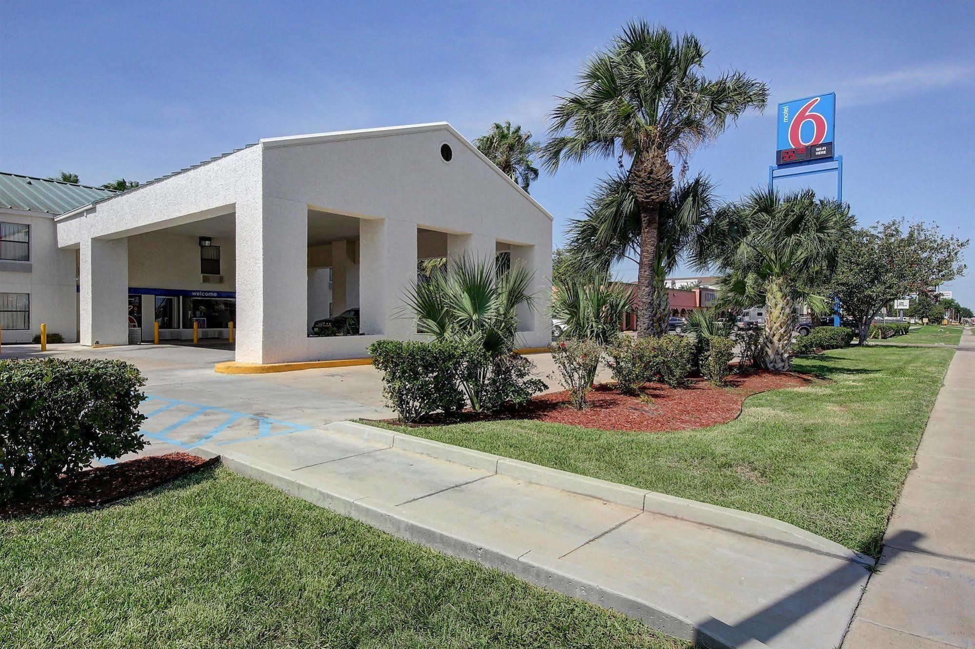 Motel 6-Laredo, Tx - North I-35 ภายนอก รูปภาพ
