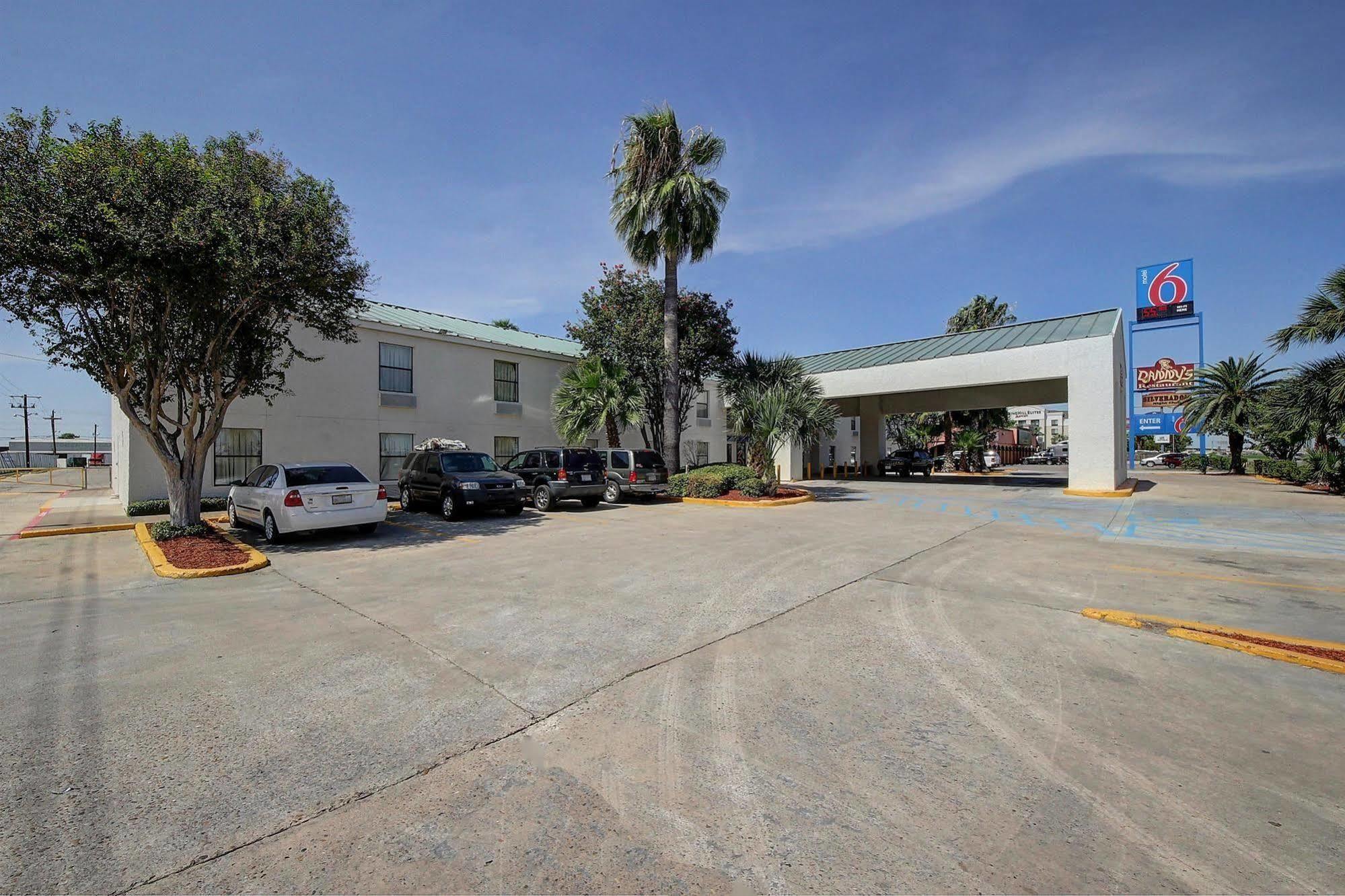 Motel 6-Laredo, Tx - North I-35 ภายนอก รูปภาพ