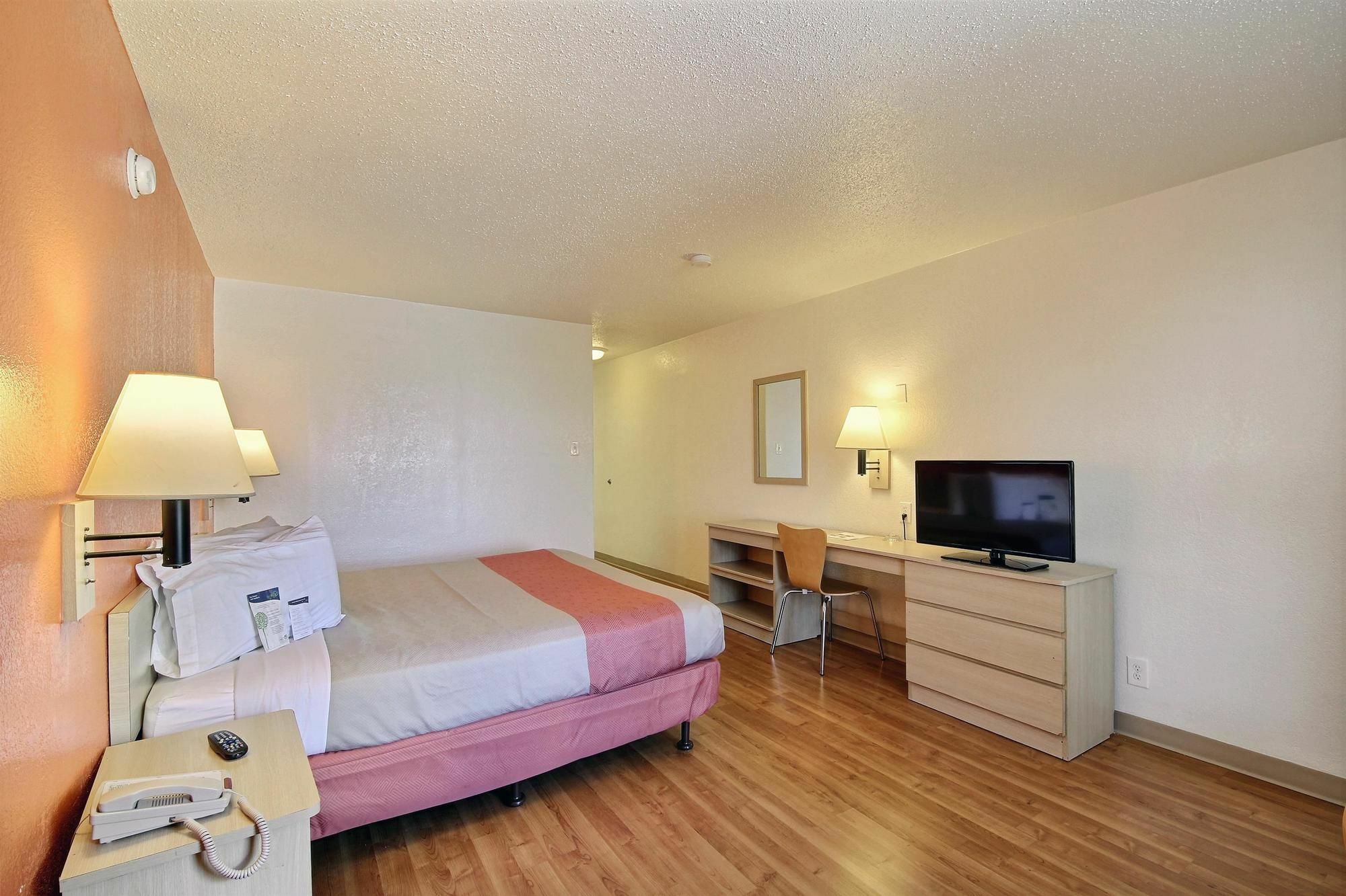 Motel 6-Laredo, Tx - North I-35 ภายนอก รูปภาพ